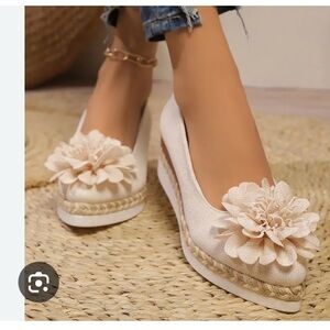 Elegant Floral Cream Espadrilles for Women